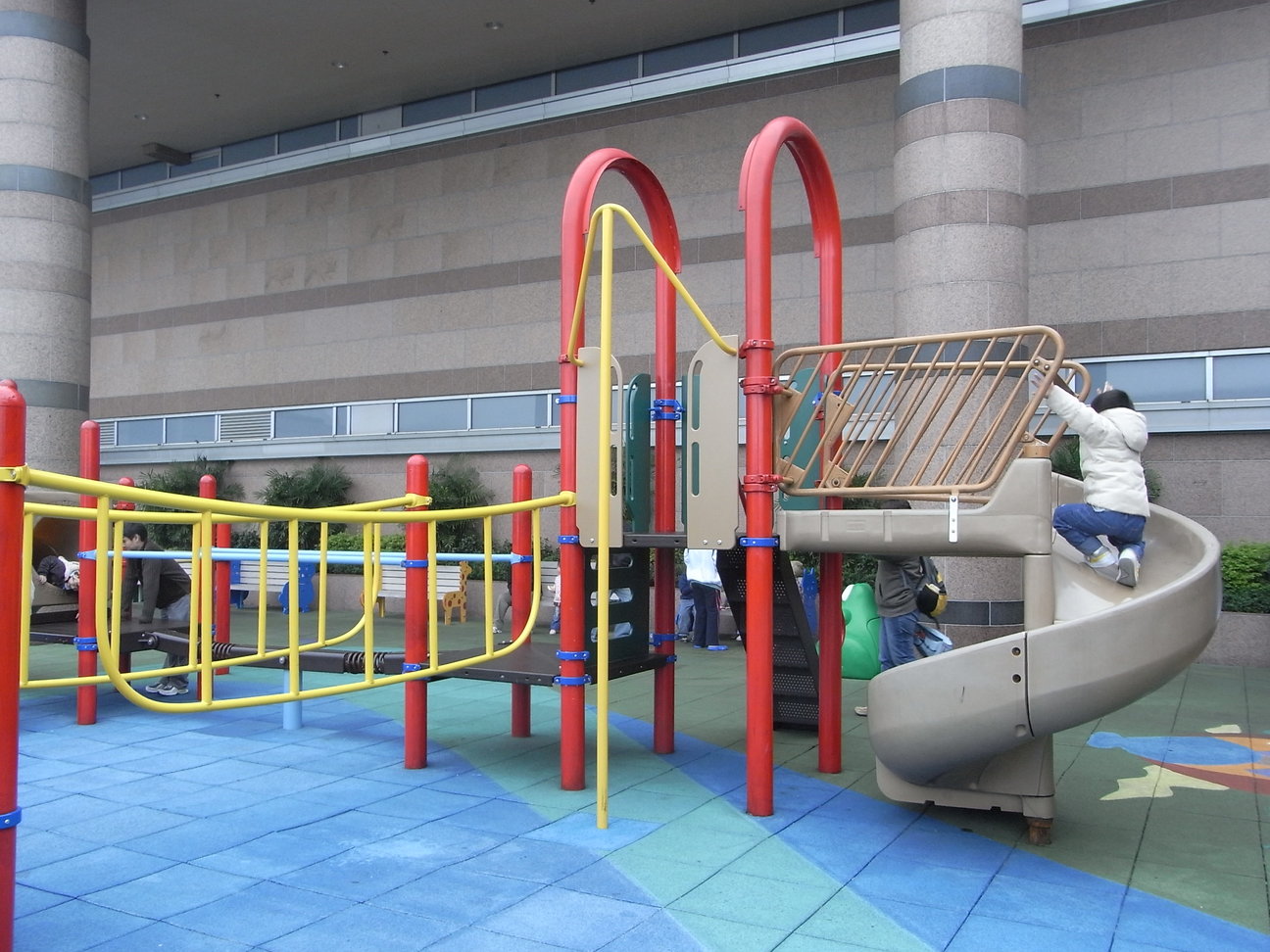 Como escolher piso para playground externo?