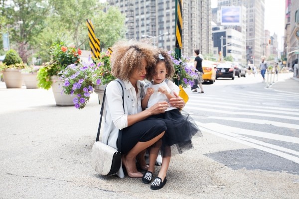 mother-and-daughter-on-city-street